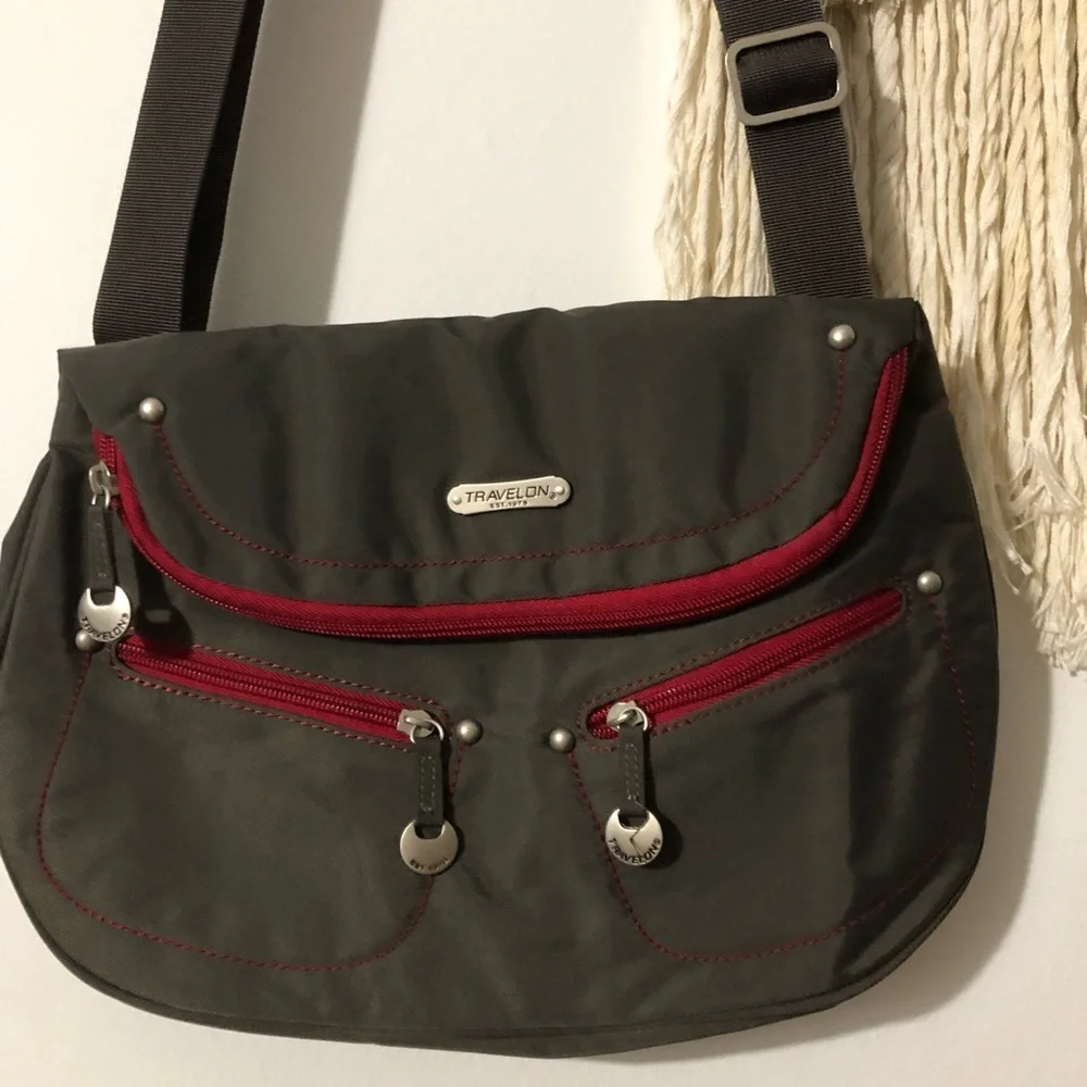Travelon crossbody messenger